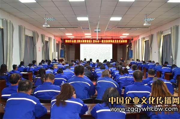 圖為銀光公司在開展<a href=http://www.sqhuaqiang.com/ztb/2014-02-25/2249.html target=_blank class=infotextkey>專題</a>培訓(xùn).jpg