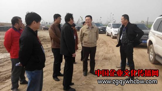 河南省高發(fā)司董事長(zhǎng)高建立到開民高速二分部指導(dǎo)工作.JPG